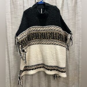 Free People Poncho Labyrinth Knit Acrylic Wool Angora Womens Sz XS S Fringe